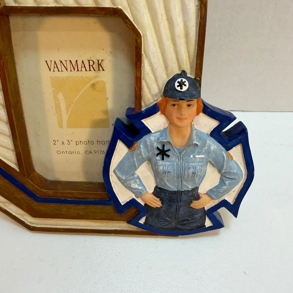 Medics of‎ Valor 2x3 Photo Picture Frame EMS Firefighter Female Figurine Tribute
